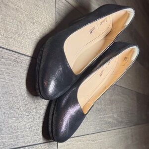 Clarks Women's Shimmering Black Cushion Pumps